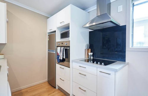Dunedin City Centre Apartment | Stylish City Pad – Luxe, Comfy, Central