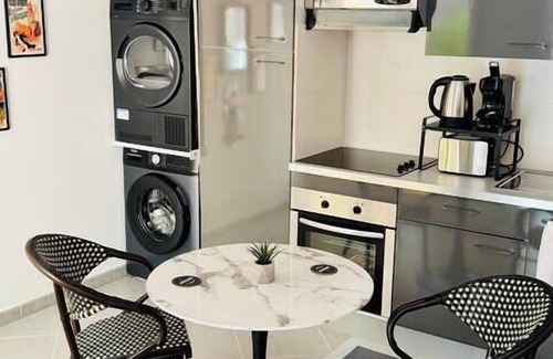 Bergerac Apartment | Stylish City Pad – Walk to All