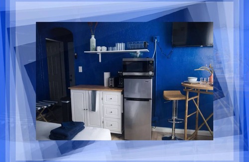 Westlake Apartment | Stylish Cityscape Studio For 2!