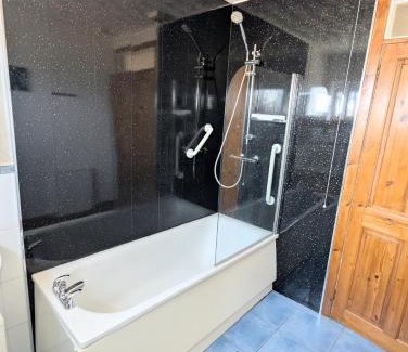 Saltcoats House | Stylish Coastal Retreat in Saltcoats