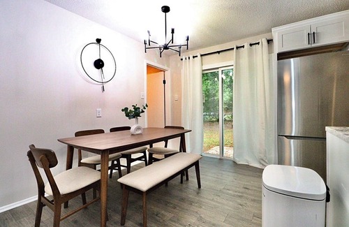 Valdosta House | Stylish Comfort 3-bedroom house with WiFi, AC in beautiful Valdosta