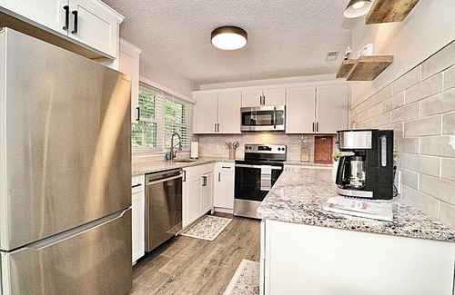 Valdosta House | Stylish Comfort 3-bedroom house with WiFi, AC in beautiful Valdosta