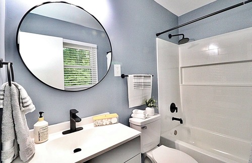 Valdosta House | Stylish Comfort 3-bedroom house with WiFi, AC in beautiful Valdosta