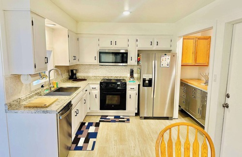 Sparks House | Stylish Comfort House|3Bedrooms|9Sleeps9