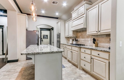 Edmond House | Stylish Comfort with Family-Friendly Amenities!