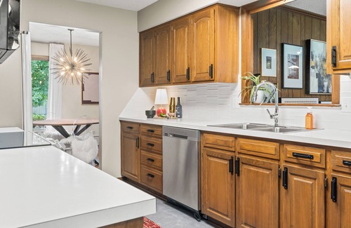 Springfield House | Stylish & Comfortable 4-bedroom Retreat in safe and quiet Southside Springfield