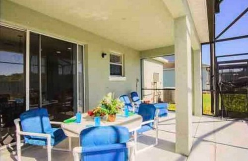 Trafalgar Village House | Stylish & Comfy ~ Mins to Disney ~ Pool ~ Hot Tub!