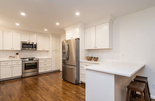 North Hills House | Stylish & Comfy North Hills Getaway!