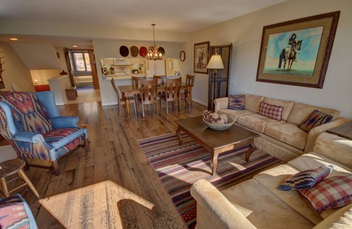 Keystone Condo | Stylish Condo Fully Equipped Kitchen, Fireplace