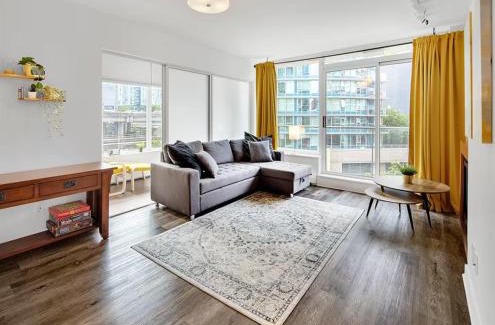 Crosstown Apartment | Stylish Condo in Downtown