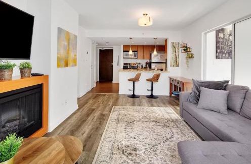 Crosstown Apartment | Stylish Condo in Downtown