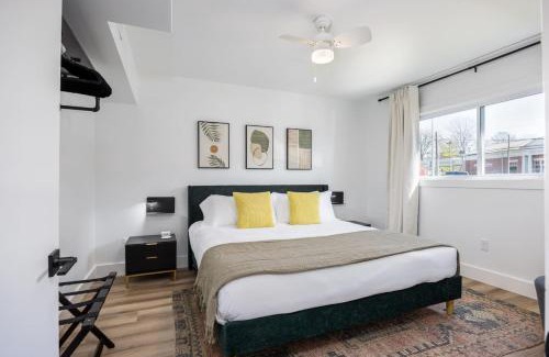 Hillsboro Village Apartment | Stylish Condo in Hillsboro Village 3 Beds and Parking