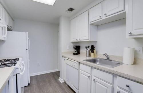 Ballston Apartment | Stylish Condo Near Ballston Metro