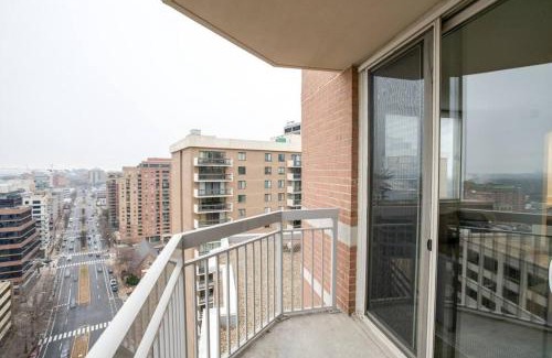 Ballston Apartment | Stylish Condo Near Ballston Metro