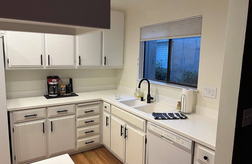 St. Helena Condo | Stylish Condo Steps from St. Helena Wineries & Downtown