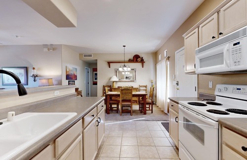 Rancho Vistoso Condo | Stylish condo with pool, hot tub & lovely mountain views