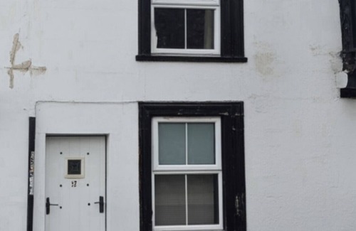 Gloucester House | Stylish Cottage for Long stays Gloucester city centre