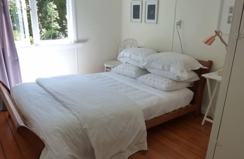 Glentunnel House | Stylish Cottage in beautiful garden setting