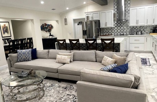 Bayshore Gardens Villa | Stylish & Cozy ~ 10min to Anna Maria Beaches & IMG