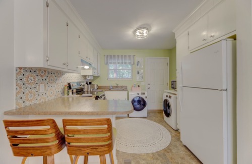 Old Shandon Apartment | Stylish & Cozy Apartment ?Close to Everything!