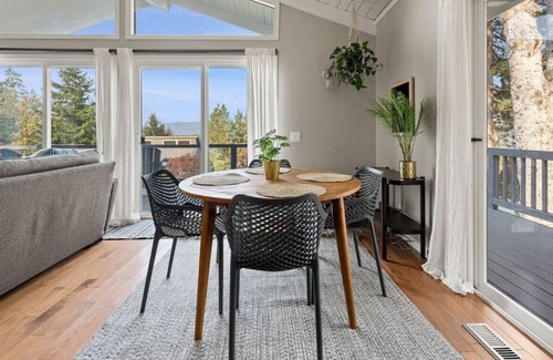 Sudden Valley House | Stylish, cozy & bright home w/Lake views & Wi-Fi!