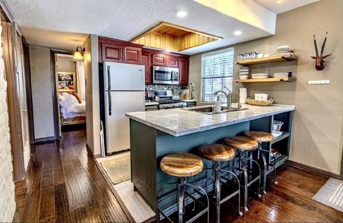 Alto Cabin | Stylish Cozy Cabin Surrounded in Pines- Hot Tub