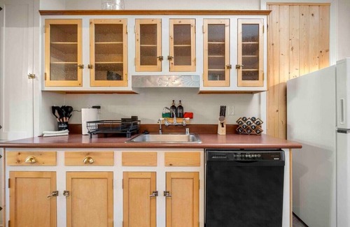 Flagstaff House | Stylish & Cozy Downtown 2 Bedroom Unit w/Hot Tub
