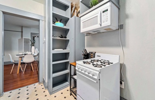 Golden Hill Apartment | Stylish Craftsman Stay Sleeps 6 Comfortably