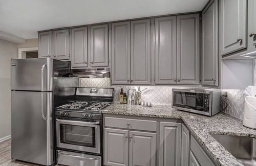 Columbia Heights House | Stylish DC Getaway Free Parking