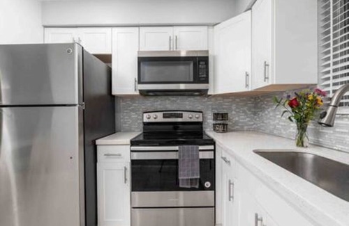 Downtown Hollywood Apartment | Stylish, Deco Stay Steps from Hollywood Beach