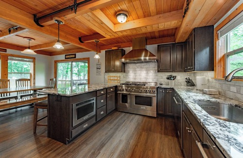 Waterfront Greens House | Stylish Deep Creek Getaway w/Dock & Hot Tub