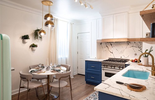 Sheffield and DePaul Apartment | Stylish Designer Apartment near DePaul - Lincoln Park