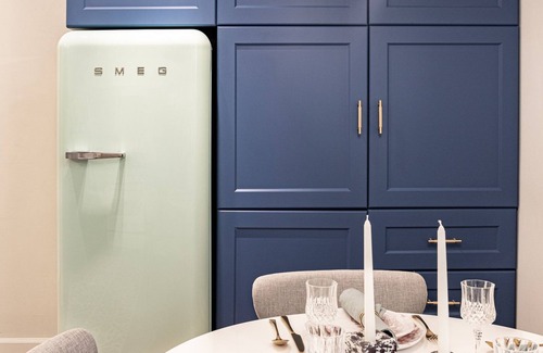 Sheffield and DePaul Apartment | Stylish Designer Apartment near DePaul - Lincoln Park