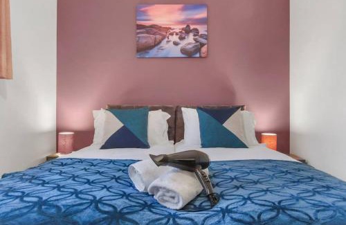 Two Mile Ash House | Stylish Detached Home, Sleeps 6