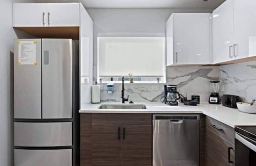 Knox - Henderson Apartment | Stylish Diamond Pod in Knox-Henderson Dallas Oasis
