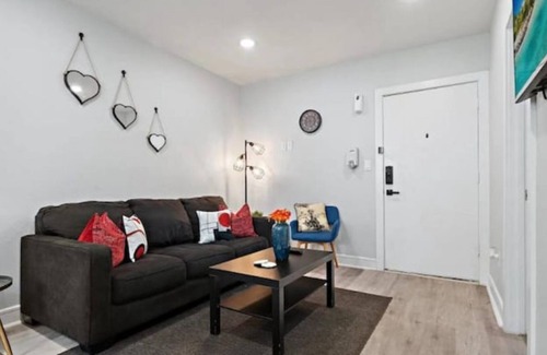Knox - Henderson Apartment | Stylish Diamond Pod in Knox-Henderson Dallas Oasis
