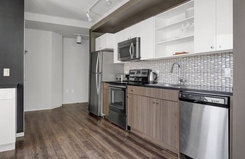 Theatre District Apartment | Stylish Downtown 1BR w/Luxury Amenities and Rooftop Views by Blueground