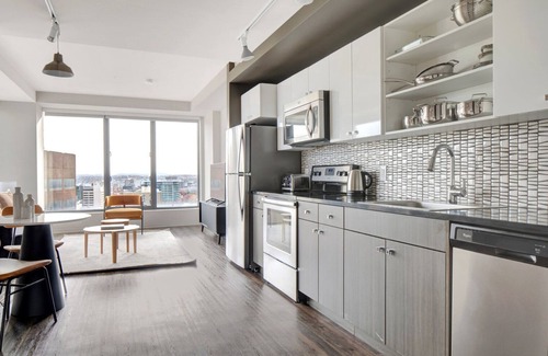 Theatre District Apartment | Stylish Downtown 1BR w/Luxury Amenities and Rooftop Views by Blueground