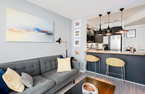 Financial District Apartment | Stylish downtown apartment with private patio and parking