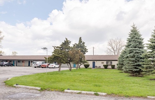 Riverview Apartment | Stylish Downtown Detroit Apartment for 2 With Wifi