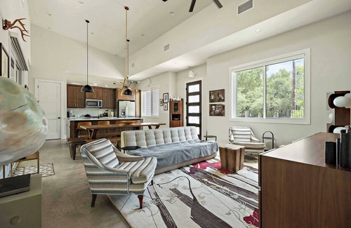 MLK House | Stylish East Austin Home | 2BR | BBQ | DT | ACL