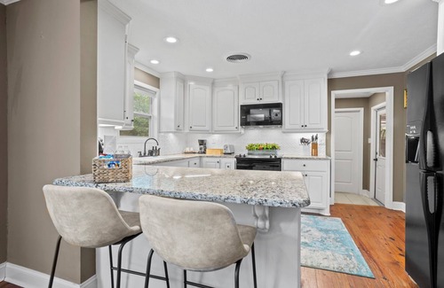 Tougaloo House | Stylish Eastover Stay - Sleeps 10 + Pet Friendly