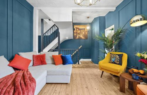 Faraday Apartment | Stylish Edwardian Escape in Southwark 3 bedroom Maisonette by Gold Stays
