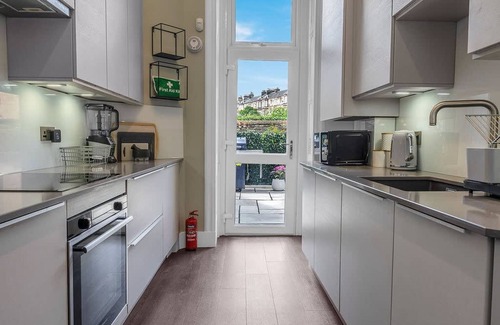 Bonnington Apartment | Stylish Elegance in City s Heart