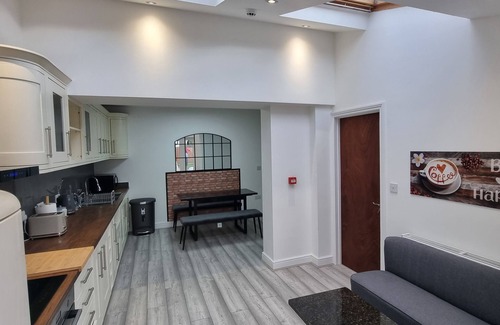 London Colney Apartment | Stylish Ensuite With Kitchenette, Serviced apartments in St Albans