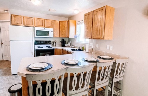 Rexburg Apartment | *Stylish Entire Apartment. FREE Parking/Wifi/Hulu*