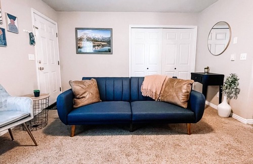 Rexburg Apartment | *Stylish Entire Apartment. FREE Parking/Wifi/Hulu*