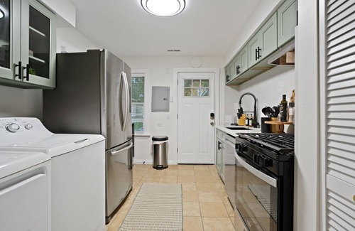 Evanston House | Stylish Evanston Retreat Near NU & Lakefront