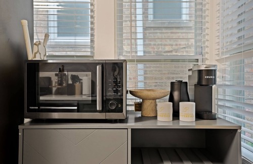 Evanston House | Stylish Evanston Retreat Near NU & Lakefront