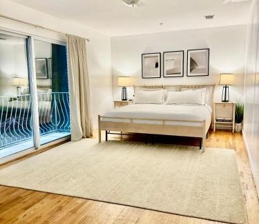 Newark Apartment | Stylish Evergreen Apartment By Newark Airport
